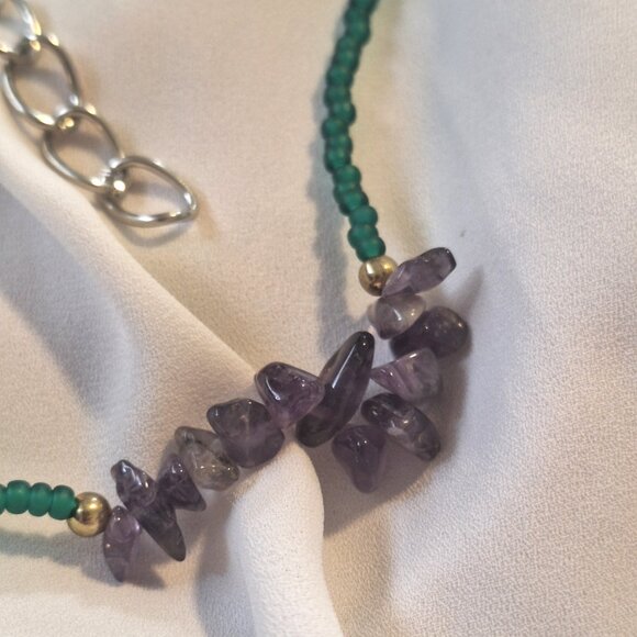 Artisan Made Soft Beaded Amethyst Stone Chip Green and Gold Choker Necklace - Picture 2 of 6